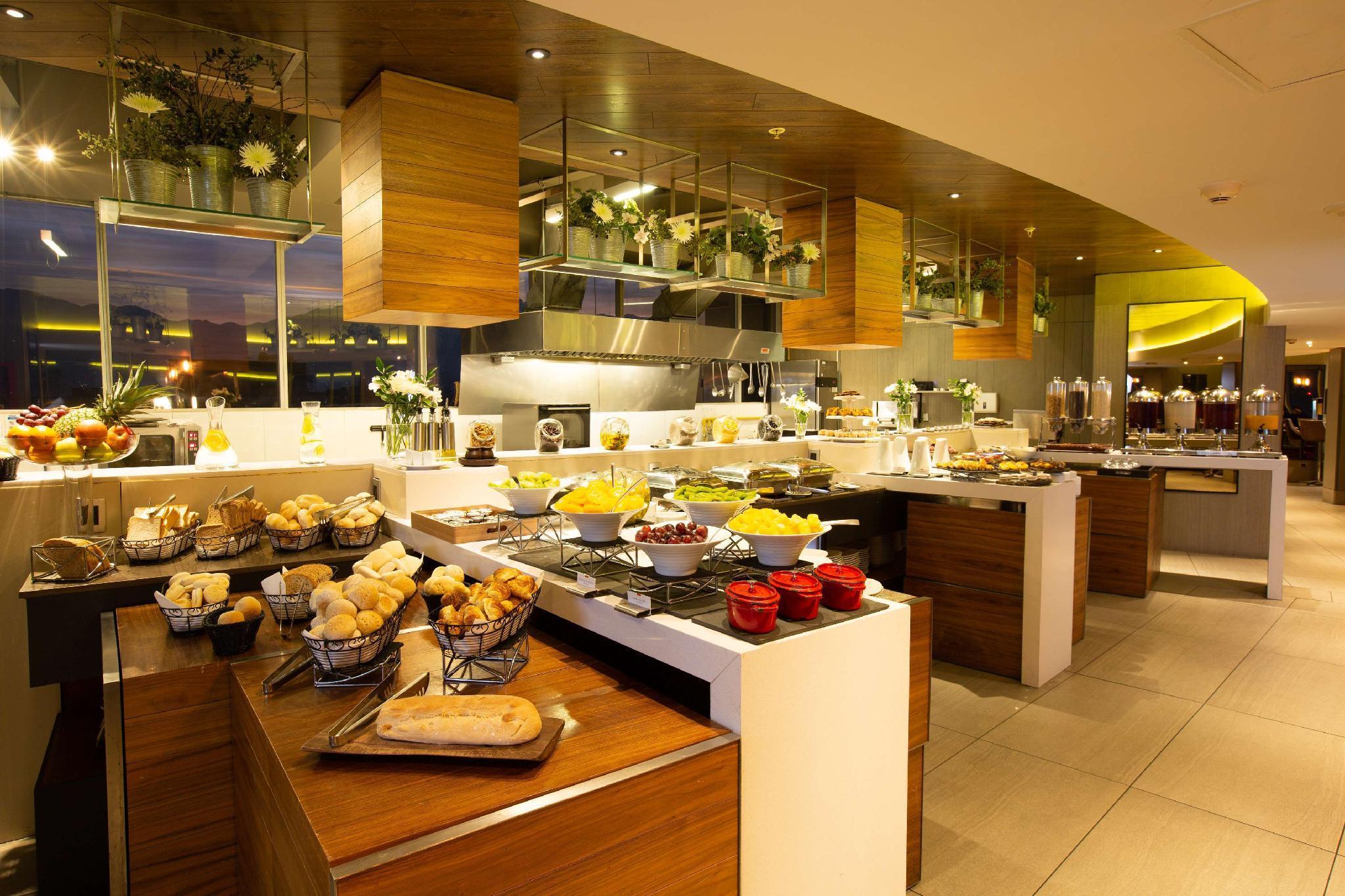 Doubletree By Hilton Santiago Kennedy, Chile Hotel Екстериор снимка
