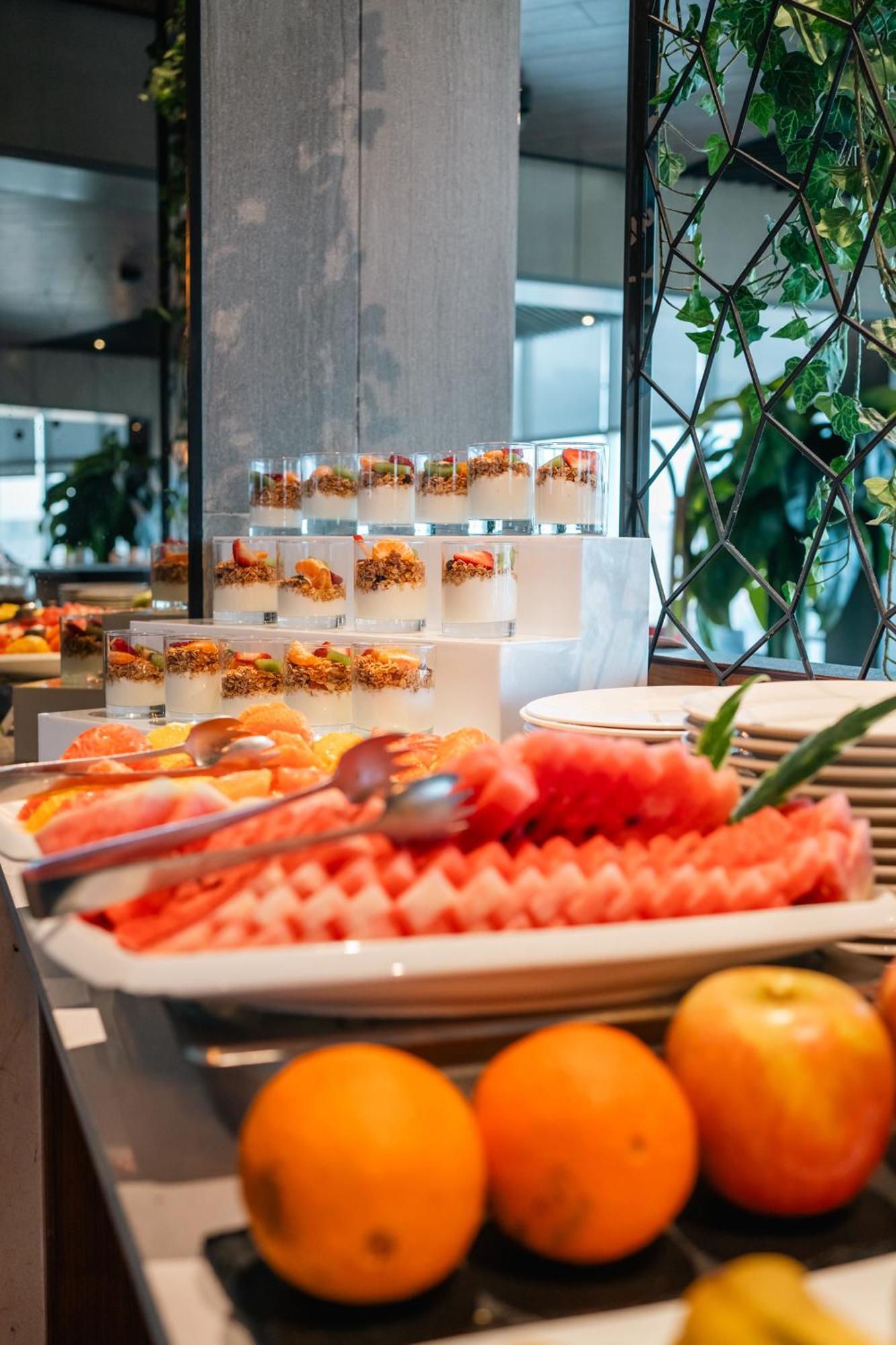 Doubletree By Hilton Santiago Kennedy, Chile Hotel Екстериор снимка