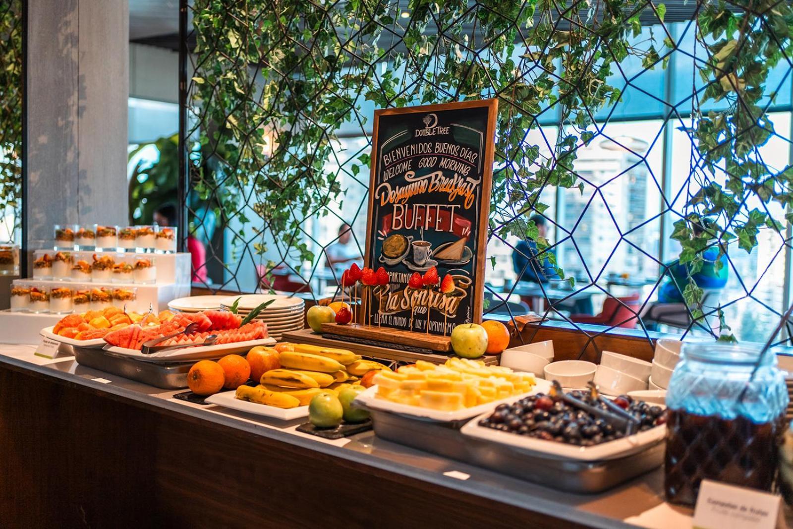 Doubletree By Hilton Santiago Kennedy, Chile Hotel Екстериор снимка