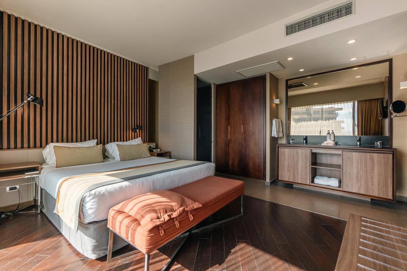 Doubletree By Hilton Santiago Kennedy, Chile Hotel Екстериор снимка