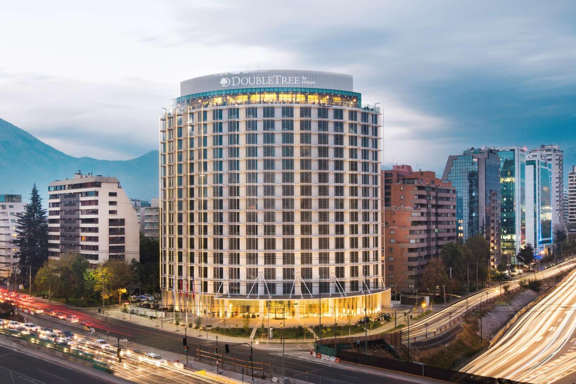 Doubletree By Hilton Santiago Kennedy, Chile Hotel Екстериор снимка